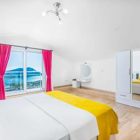 וילה Sleeps 10 Pool Air Con Wifi