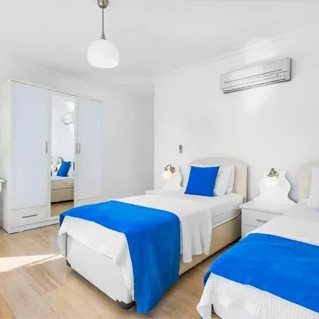 וילה Sleeps 10 Pool Air Con Wifi