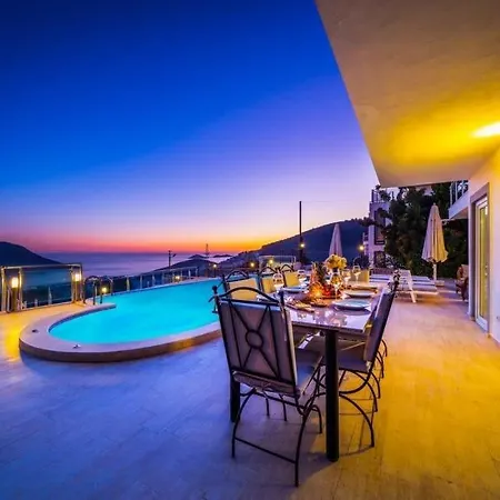 Sleeps 10 Pool Air Con Wifi