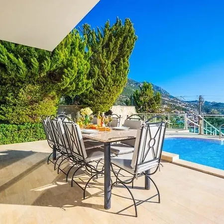 Sleeps 10 Pool Air Con Wifi קלקן