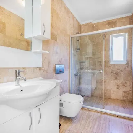 Sleeps 10 Pool Air Con Wifi