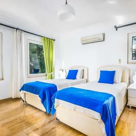וילה Sleeps 10 Pool Air Con Wifi קלקן
