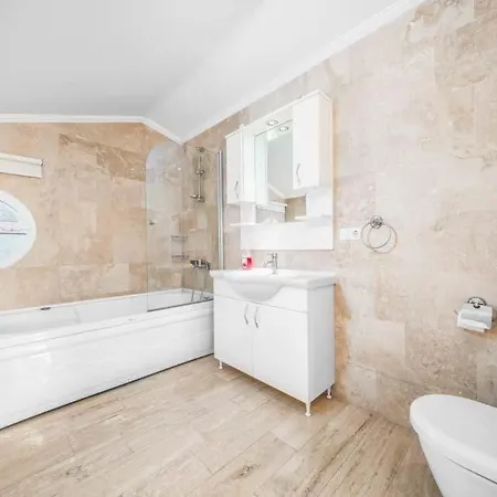 Sleeps 10 Pool Air Con Wifi